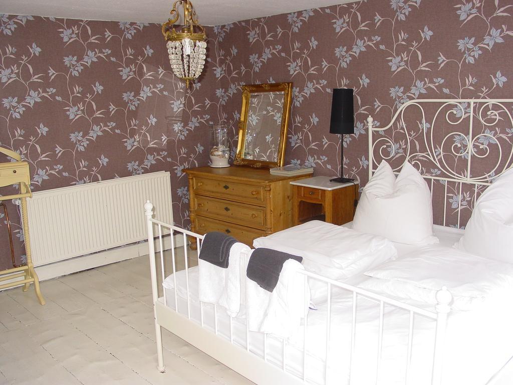 Robert'S Bed & Breakfast Helmarshausen Dış mekan fotoğraf