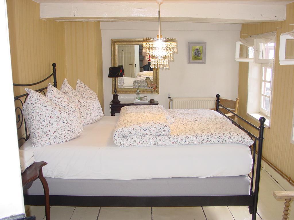 Robert'S Bed & Breakfast Helmarshausen Dış mekan fotoğraf